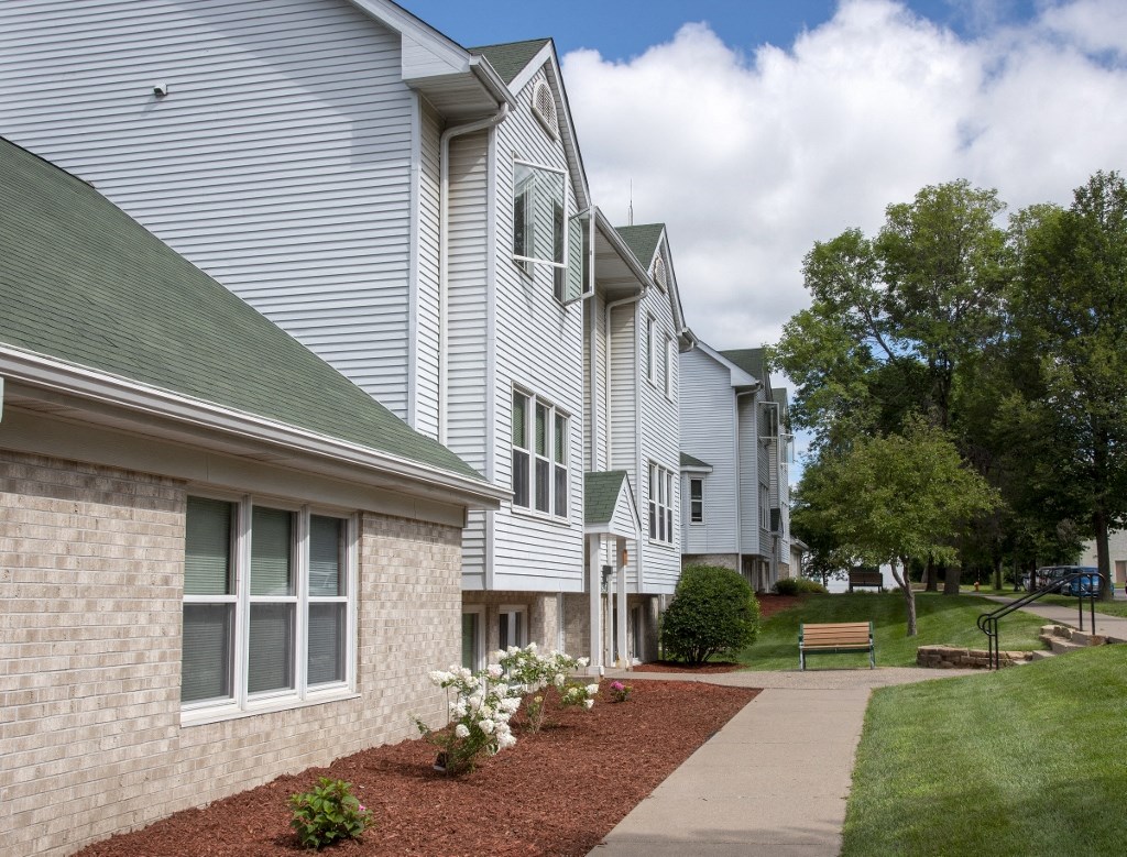 Hamline Park Apartments, 1525G Charles Ave, St. Paul, MN RentCafe